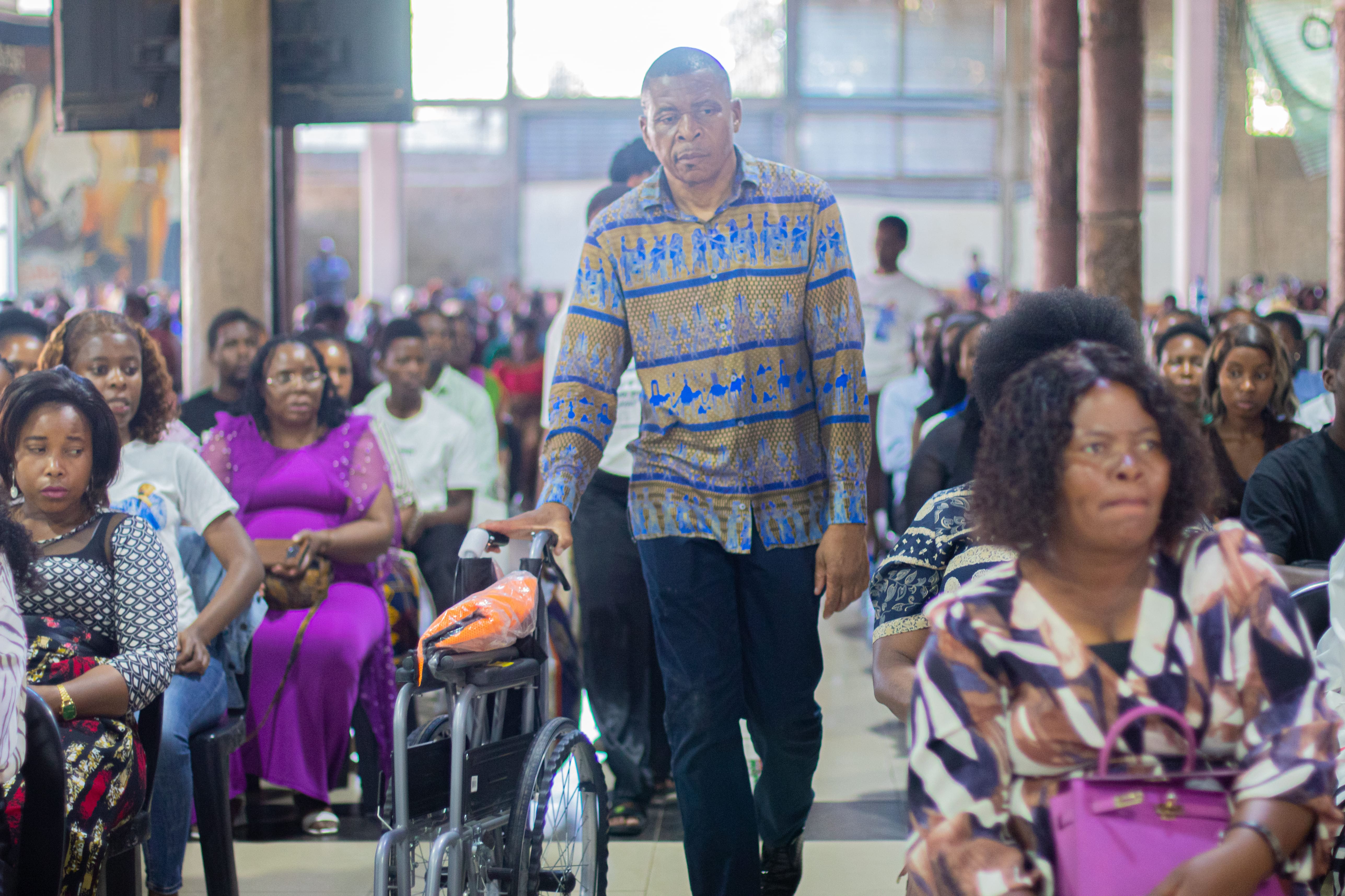 Famílias sendo abençoadas